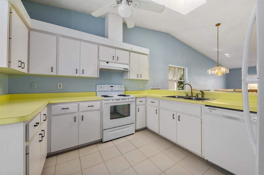 For Sale: $245,000 (2 beds, 2 baths, 1236 Square Feet)