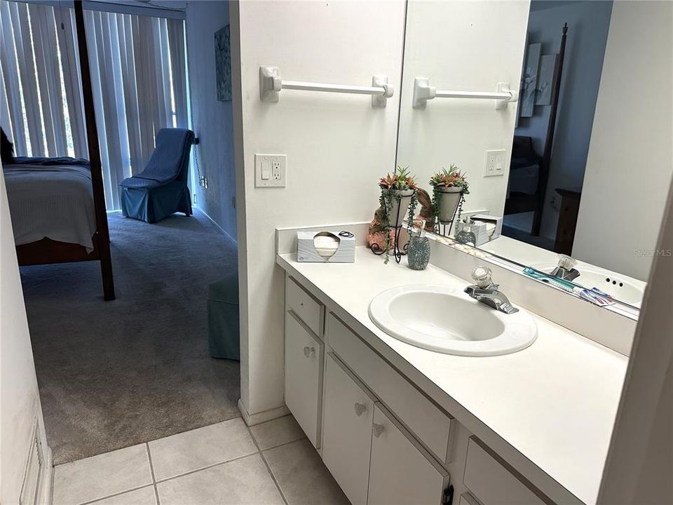 For Sale: $150,000 (2 beds, 2 baths, 940 Square Feet)
