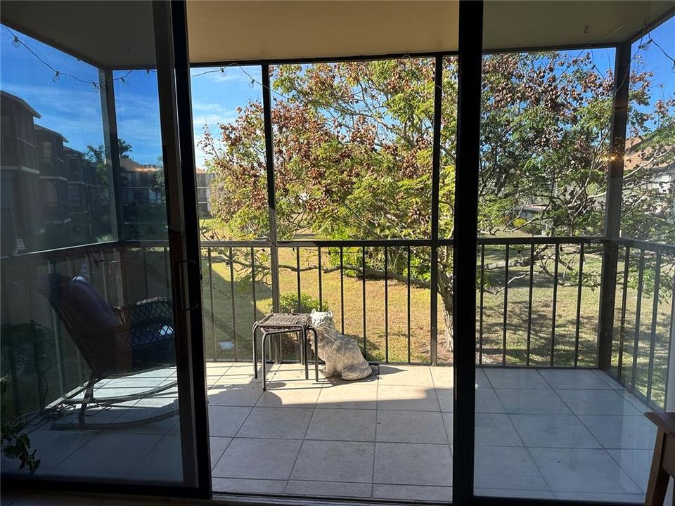For Sale: $150,000 (2 beds, 2 baths, 940 Square Feet)