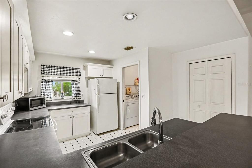 Active With Contract: $224,900 (3 beds, 2 baths, 1506 Square Feet)