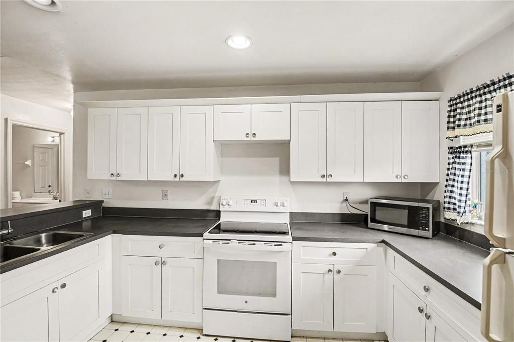 Active With Contract: $224,900 (3 beds, 2 baths, 1506 Square Feet)