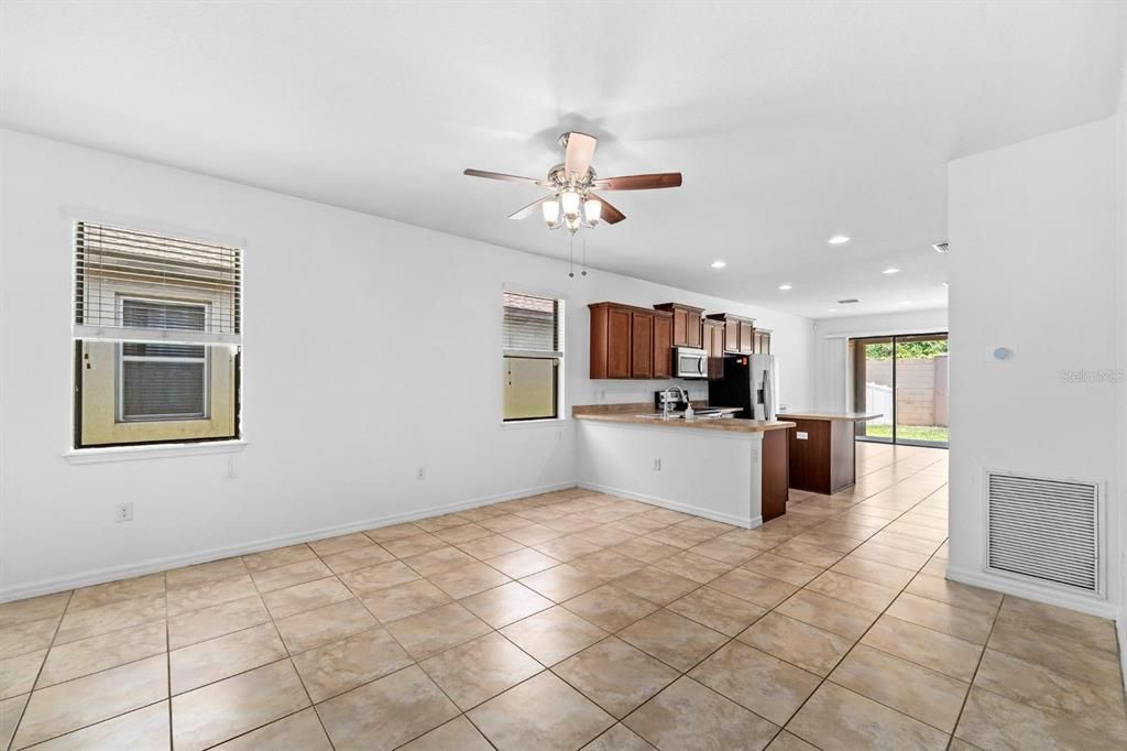 For Sale: $345,000 (3 beds, 2 baths, 1551 Square Feet)