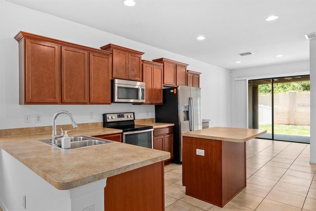 For Sale: $345,000 (3 beds, 2 baths, 1551 Square Feet)