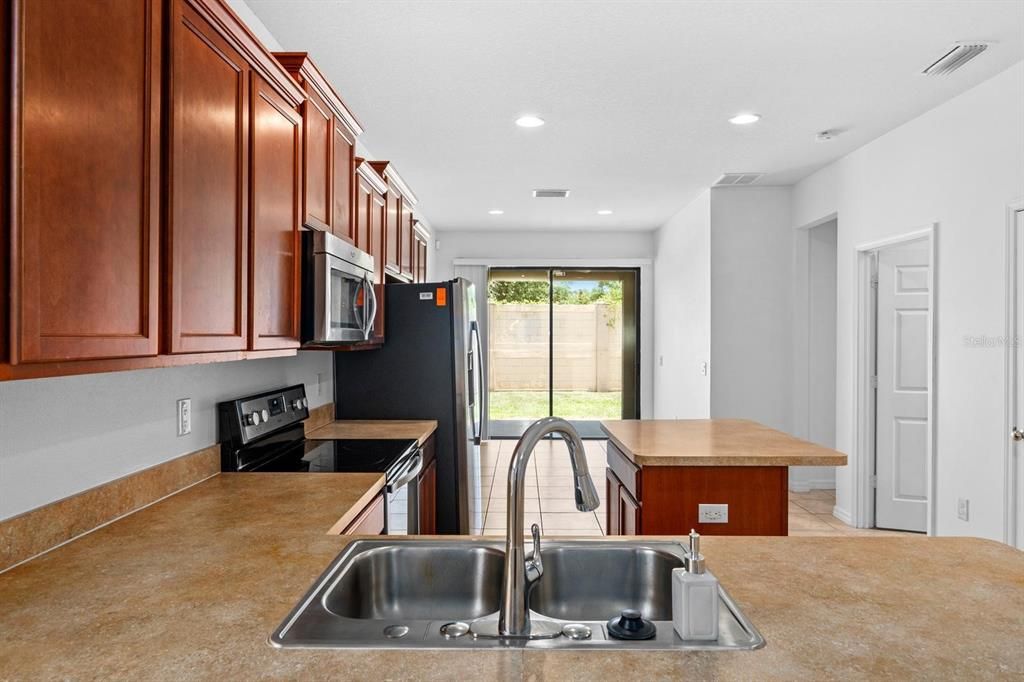 For Sale: $345,000 (3 beds, 2 baths, 1551 Square Feet)