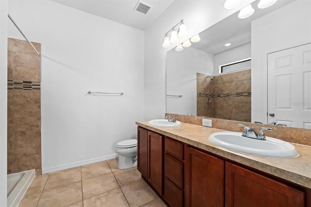 For Sale: $345,000 (3 beds, 2 baths, 1551 Square Feet)