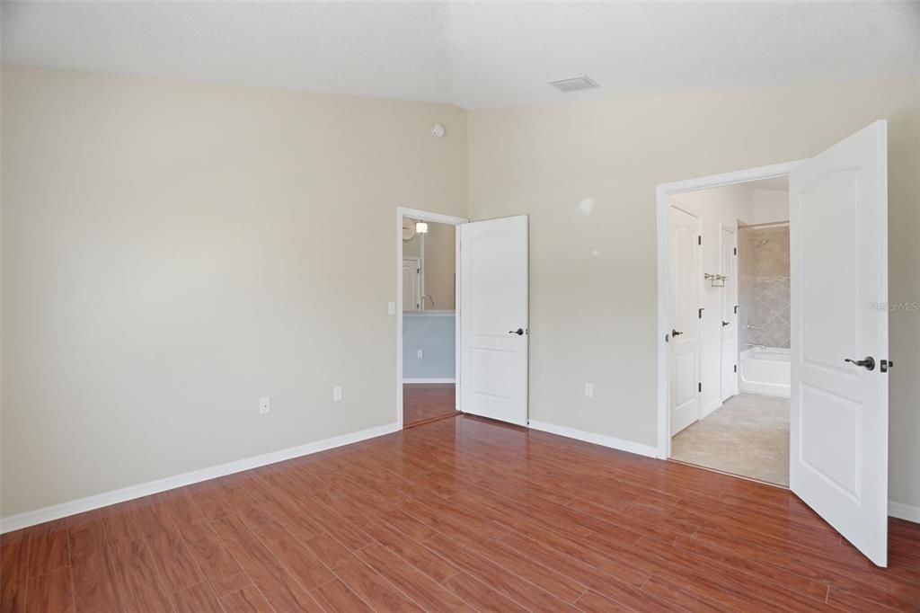 For Sale: $339,900 (2 beds, 2 baths, 1264 Square Feet)