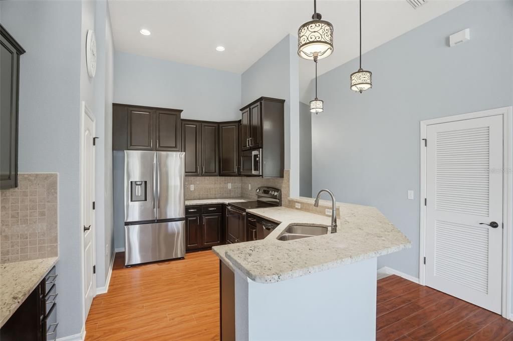 For Sale: $339,900 (2 beds, 2 baths, 1264 Square Feet)