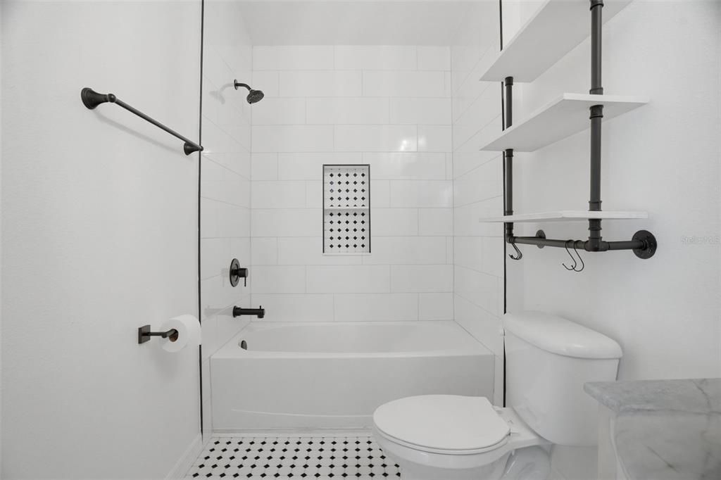 For Sale: $339,900 (2 beds, 2 baths, 1264 Square Feet)