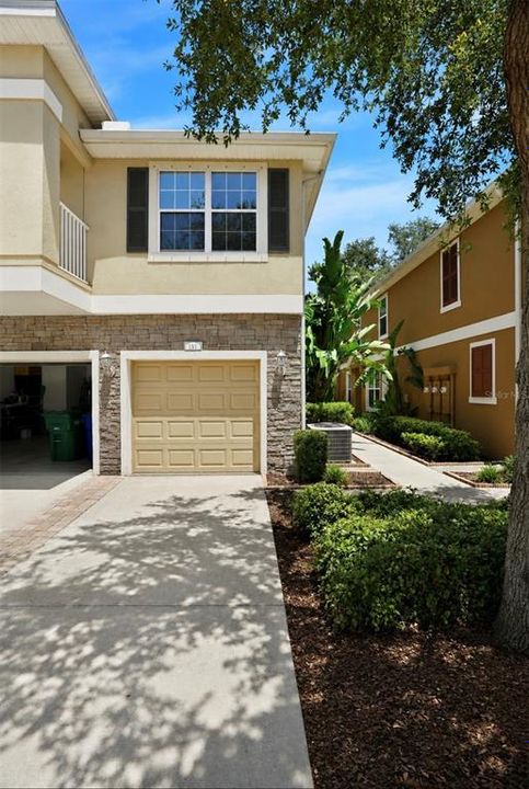 For Sale: $339,900 (2 beds, 2 baths, 1264 Square Feet)