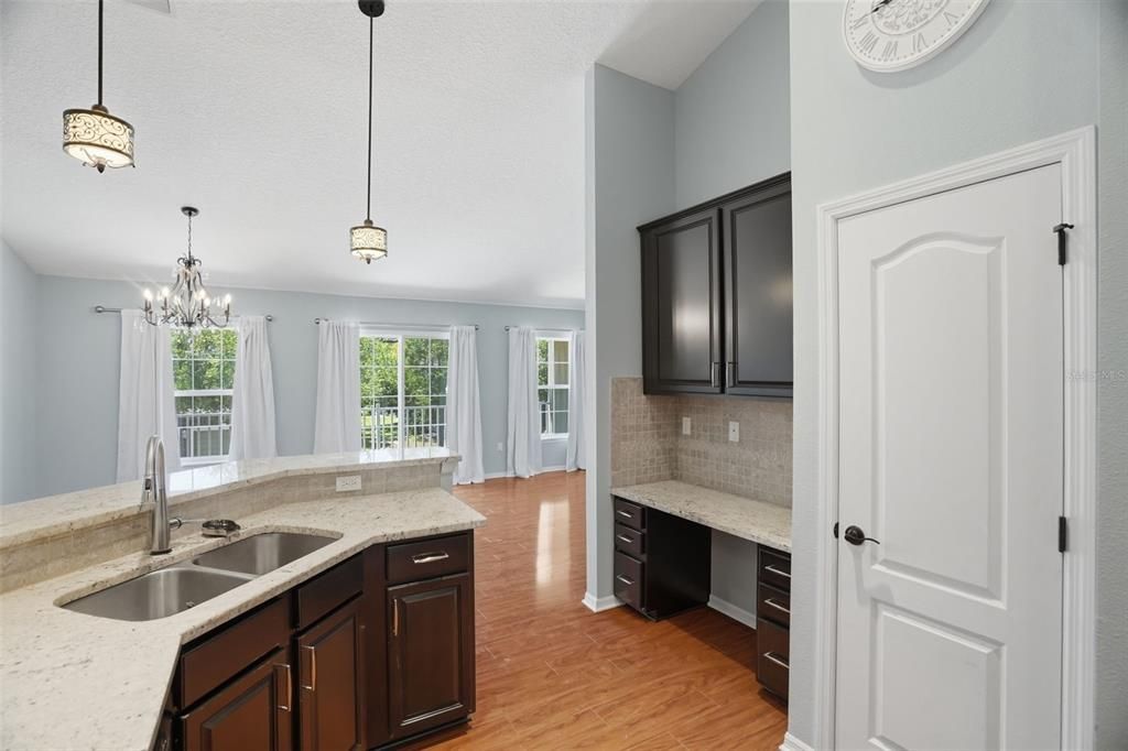 For Sale: $339,900 (2 beds, 2 baths, 1264 Square Feet)