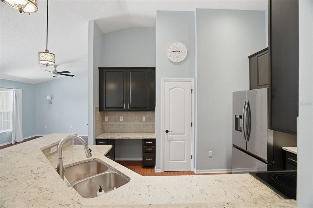For Sale: $339,900 (2 beds, 2 baths, 1264 Square Feet)