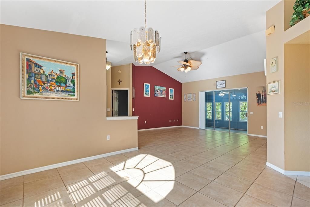 En Venta: $479,900 (4 camas, 2 baños, 2249 Pies cuadrados)