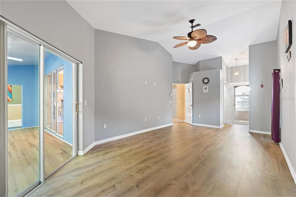 En Venta: $479,900 (4 camas, 2 baños, 2249 Pies cuadrados)