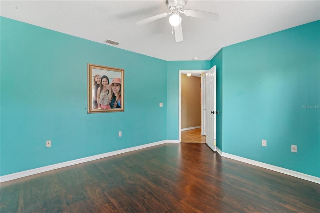 En Venta: $479,900 (4 camas, 2 baños, 2249 Pies cuadrados)