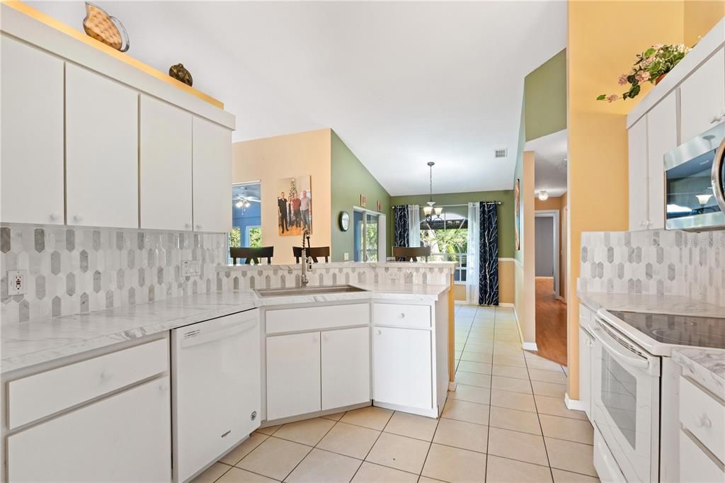En Venta: $479,900 (4 camas, 2 baños, 2249 Pies cuadrados)