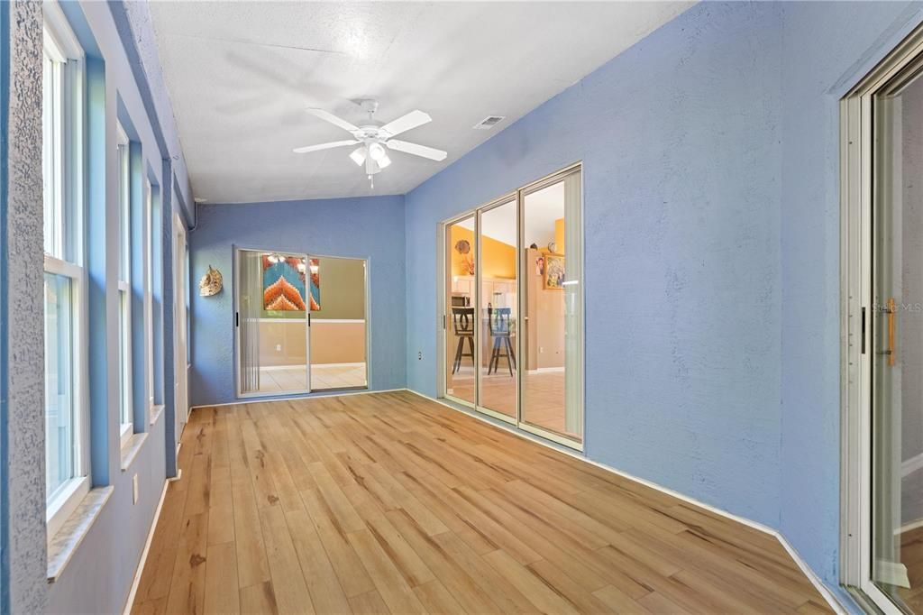 En Venta: $479,900 (4 camas, 2 baños, 2249 Pies cuadrados)