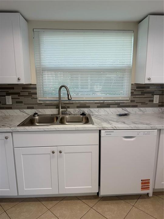 For Sale: $299,000 (4 beds, 2 baths, 1847 Square Feet)