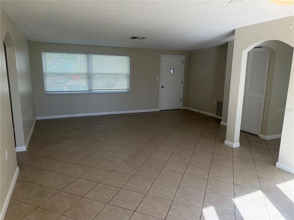 For Sale: $299,000 (4 beds, 2 baths, 1847 Square Feet)