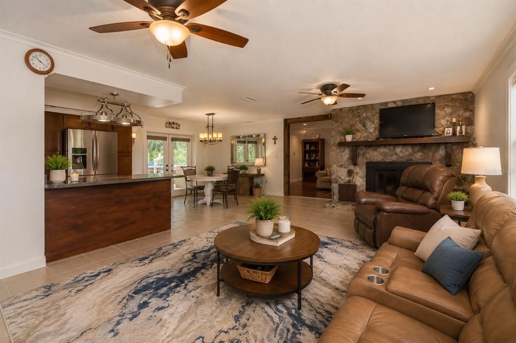 For Sale: $999,000 (6 beds, 5 baths, 2636 Square Feet)
