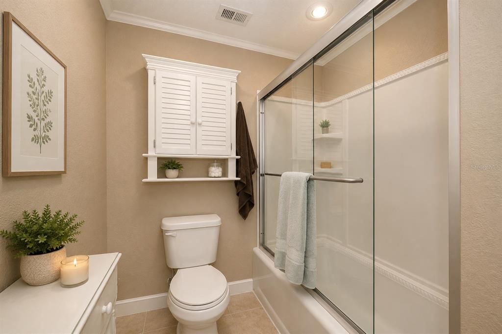 For Sale: $999,000 (6 beds, 5 baths, 2636 Square Feet)