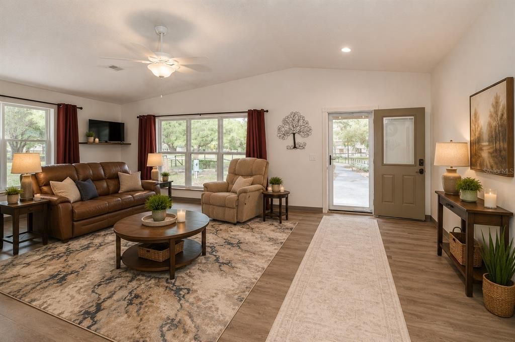 For Sale: $999,000 (6 beds, 5 baths, 2636 Square Feet)
