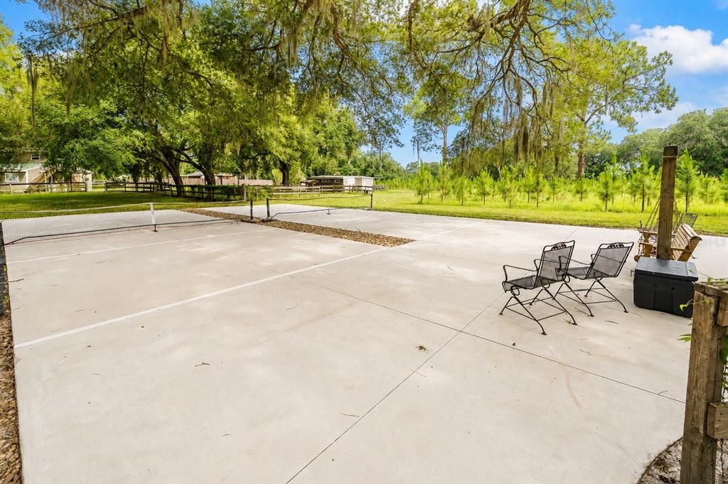 For Sale: $999,000 (6 beds, 5 baths, 2636 Square Feet)