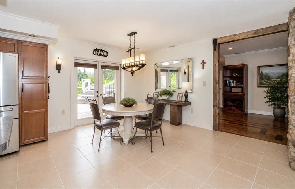 For Sale: $999,000 (6 beds, 5 baths, 2636 Square Feet)