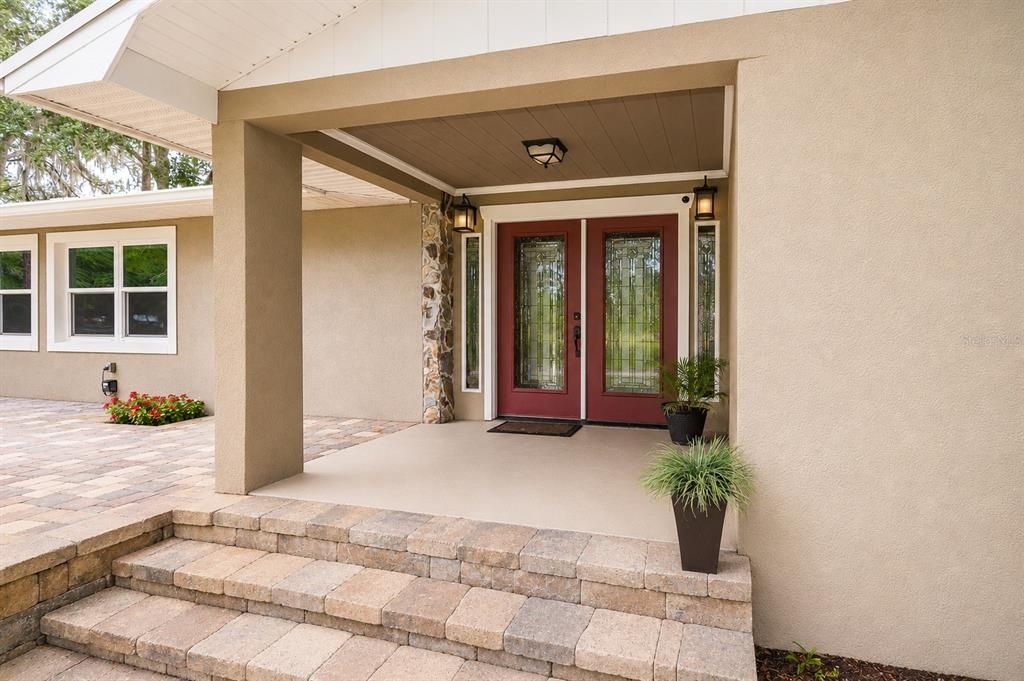 For Sale: $999,000 (6 beds, 5 baths, 2636 Square Feet)
