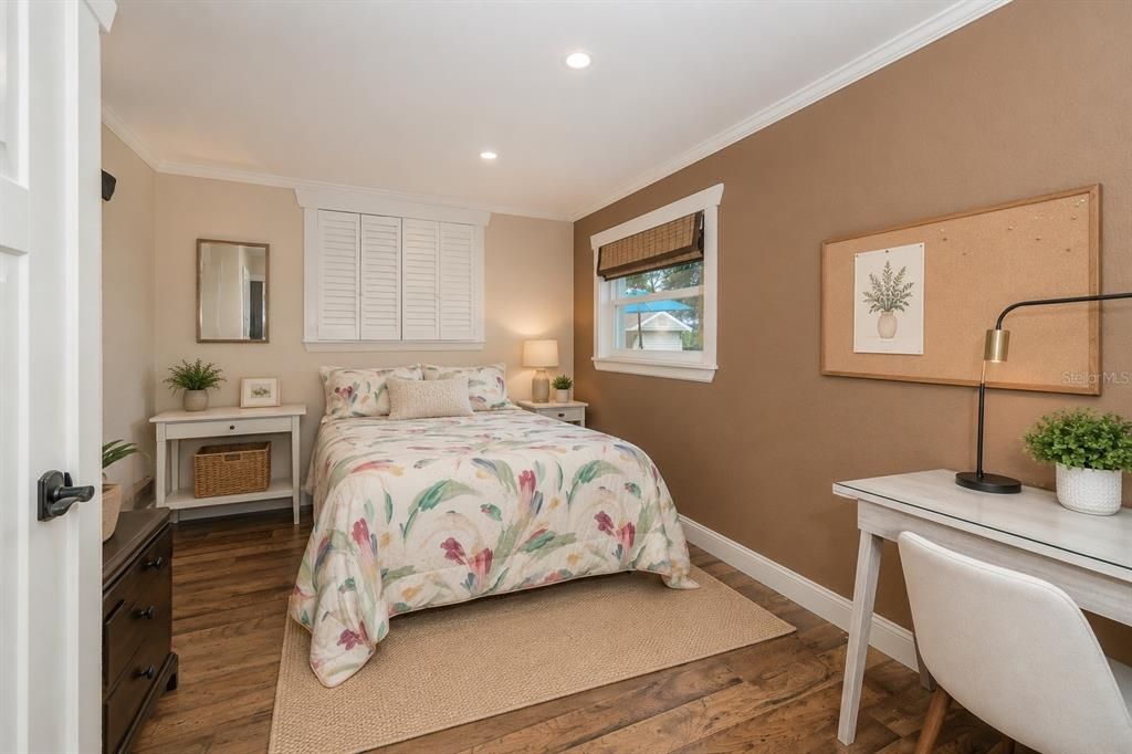 For Sale: $999,000 (6 beds, 5 baths, 2636 Square Feet)