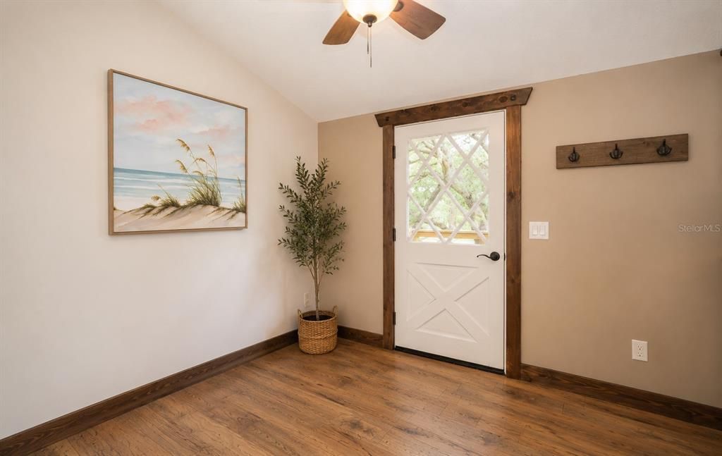 For Sale: $999,000 (6 beds, 5 baths, 2636 Square Feet)