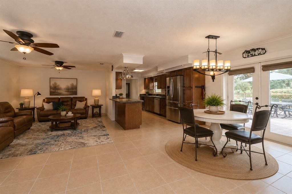 For Sale: $999,000 (6 beds, 5 baths, 2636 Square Feet)
