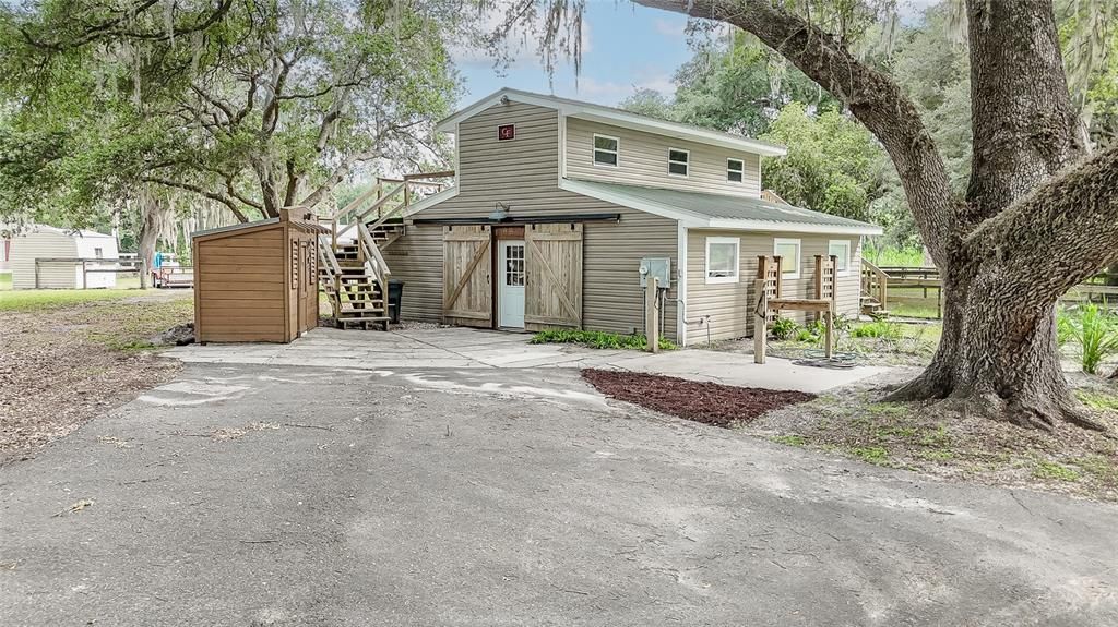 For Sale: $999,000 (6 beds, 5 baths, 2636 Square Feet)