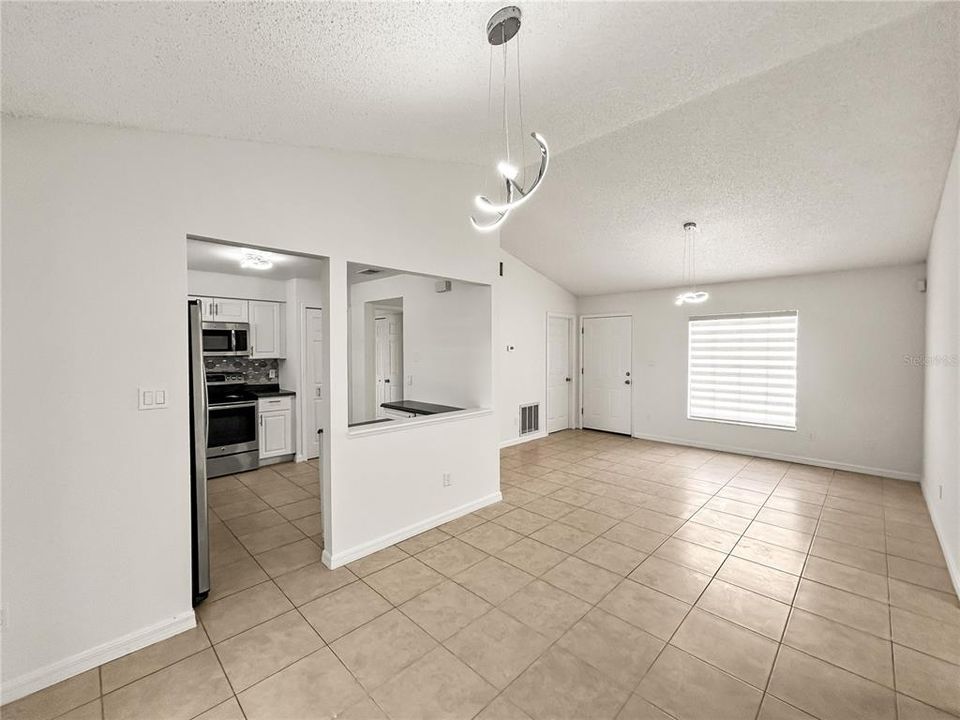 For Sale: $275,900 (3 beds, 2 baths, 1614 Square Feet)