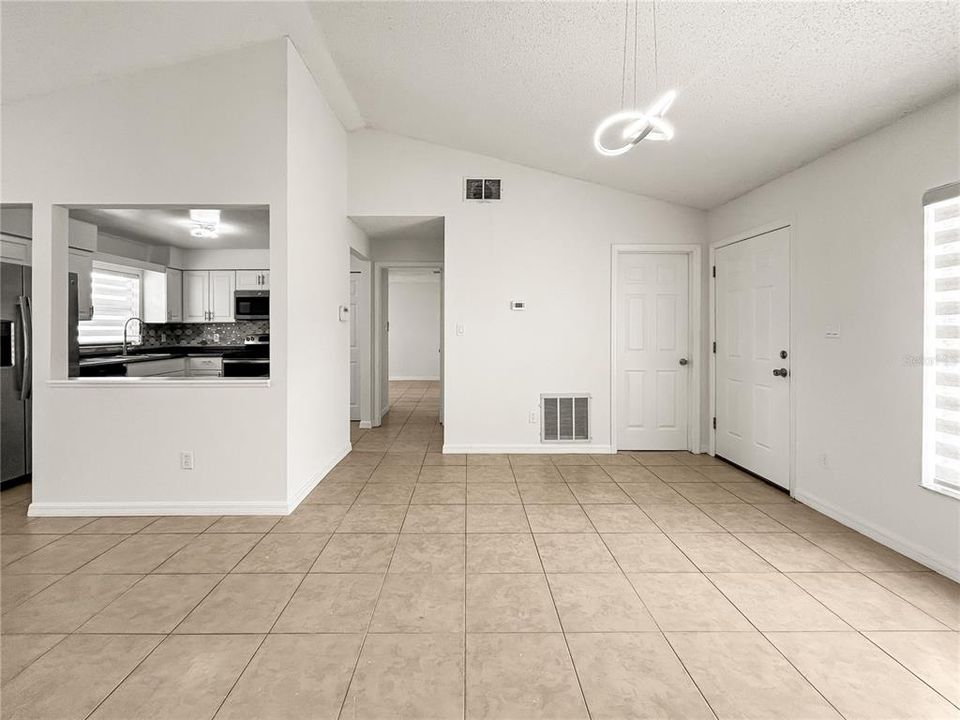 For Sale: $275,900 (3 beds, 2 baths, 1614 Square Feet)