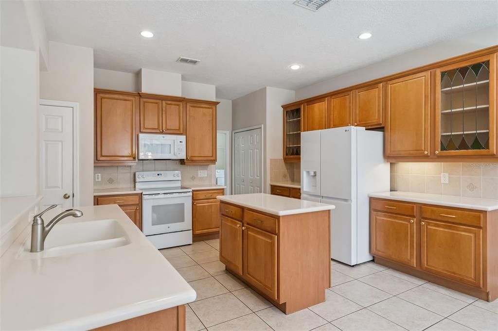 For Rent: $3,475 (5 beds, 4 baths, 3807 Square Feet)