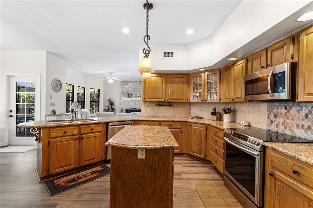 En Venta: $895,000 (4 camas, 3 baños, 3267 Pies cuadrados)