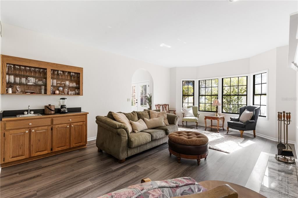 En Venta: $895,000 (4 camas, 3 baños, 3267 Pies cuadrados)
