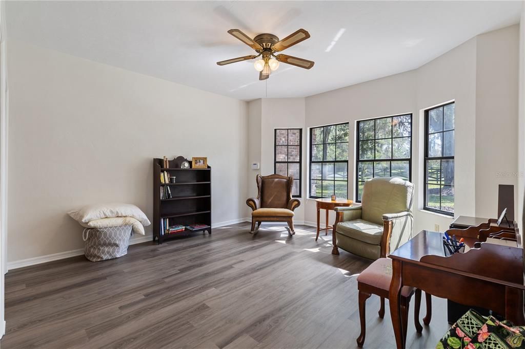 En Venta: $895,000 (4 camas, 3 baños, 3267 Pies cuadrados)
