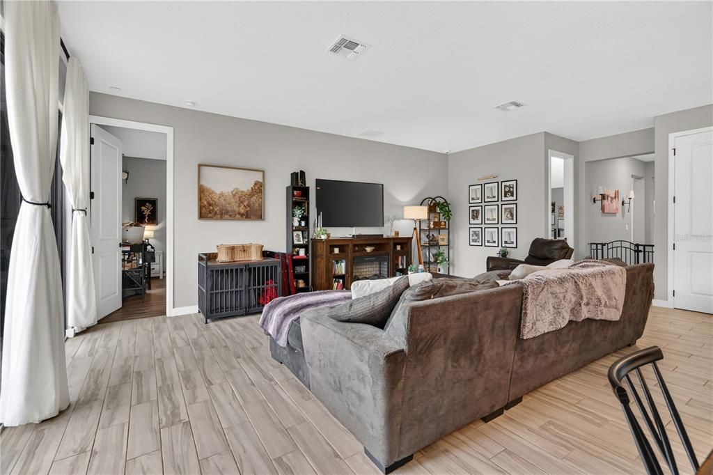 For Sale: $524,990 (4 beds, 2 baths, 1916 Square Feet)