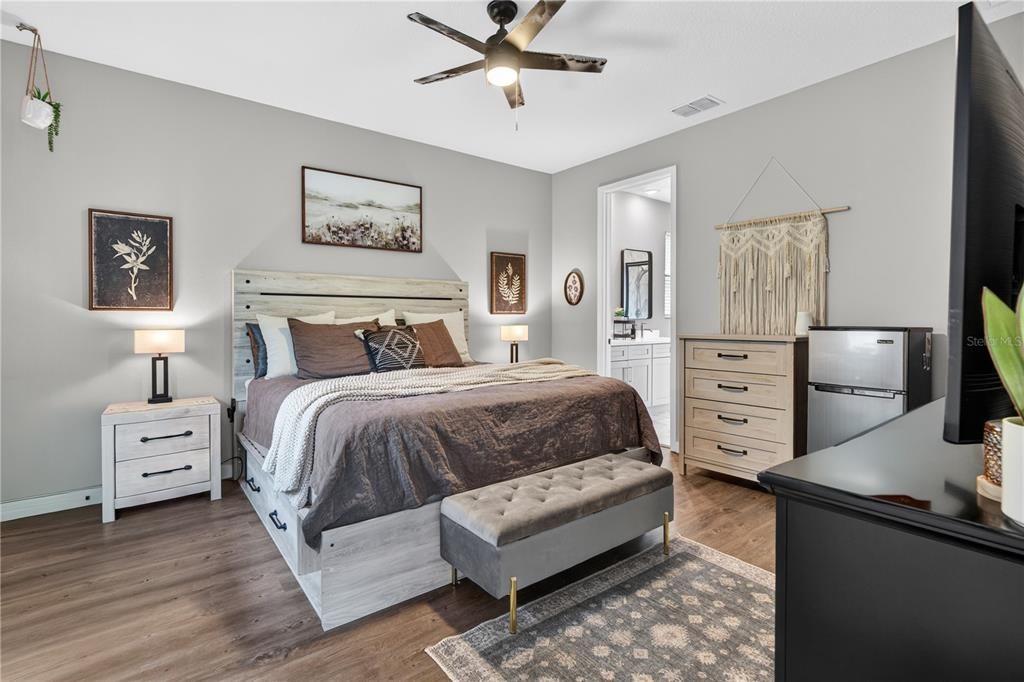 For Sale: $524,990 (4 beds, 2 baths, 1916 Square Feet)