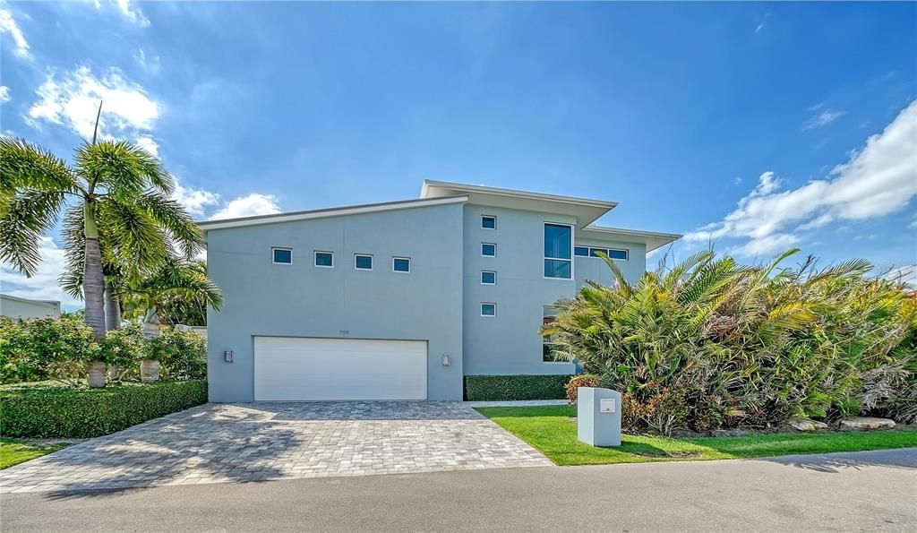 For Sale: $2,795,000 (4 beds, 3 baths, 3083 Square Feet)
