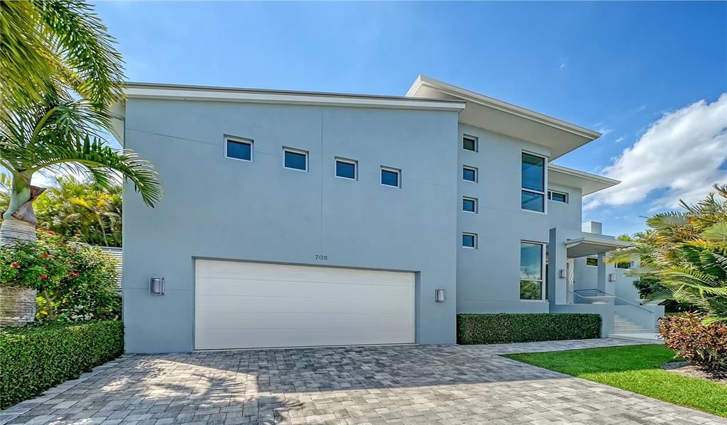 For Sale: $2,795,000 (4 beds, 3 baths, 3083 Square Feet)