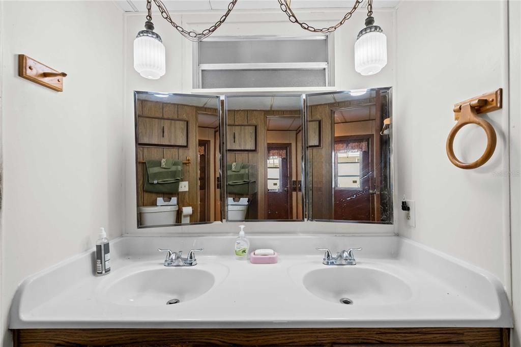 For Sale: $110,000 (2 beds, 2 baths, 772 Square Feet)