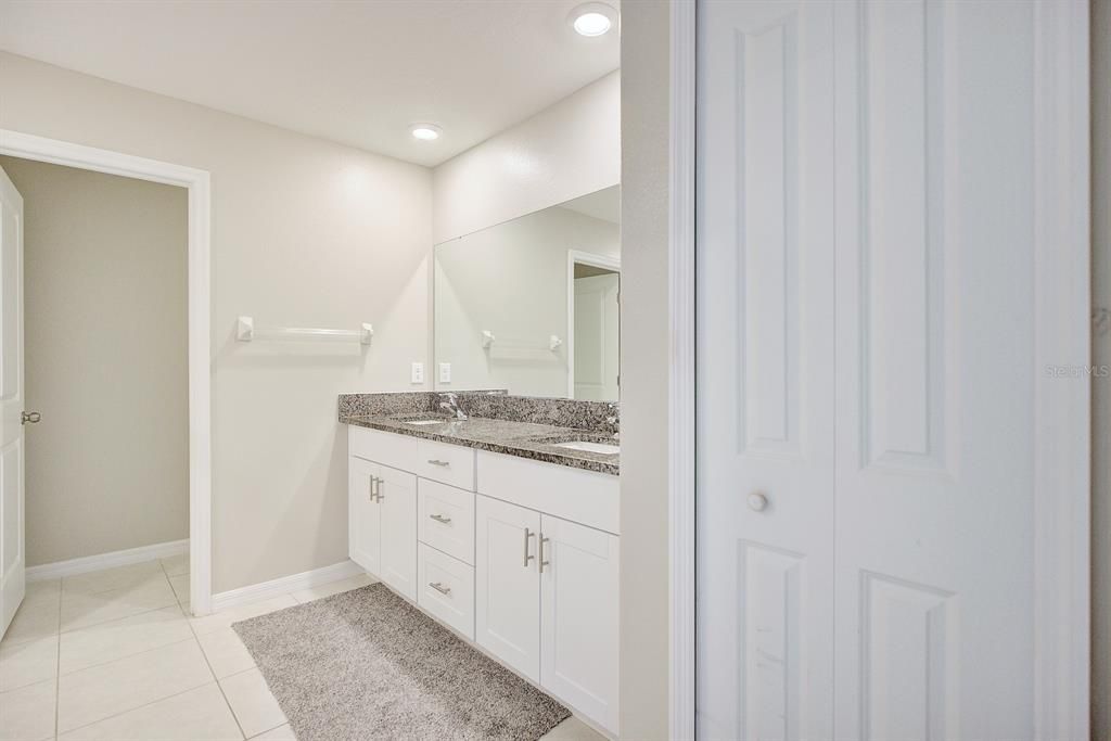 For Sale: $415,000 (6 beds, 3 baths, 3165 Square Feet)