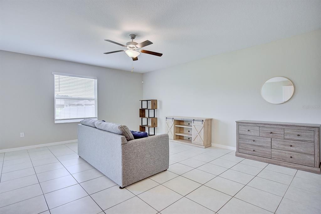 For Sale: $415,000 (6 beds, 3 baths, 3165 Square Feet)