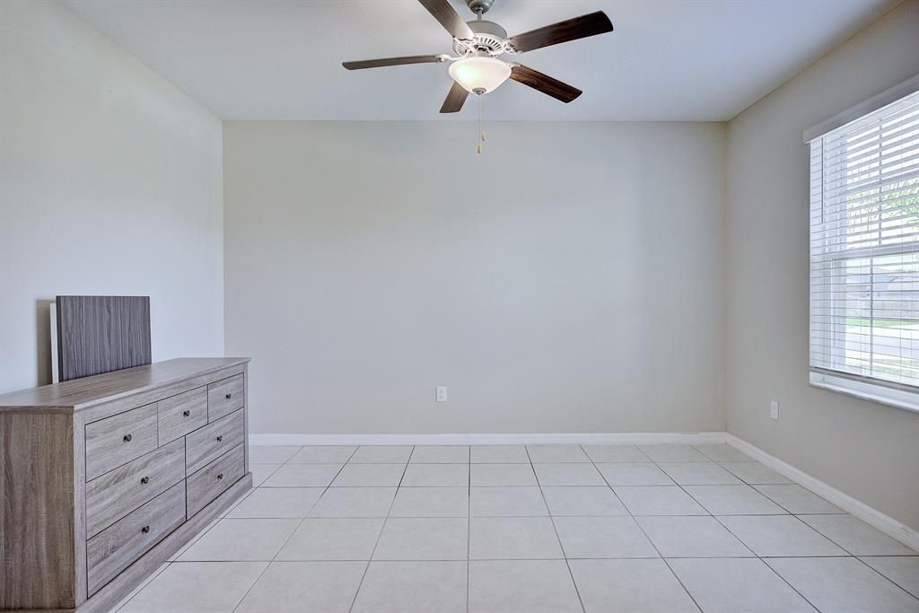 For Sale: $415,000 (6 beds, 3 baths, 3165 Square Feet)