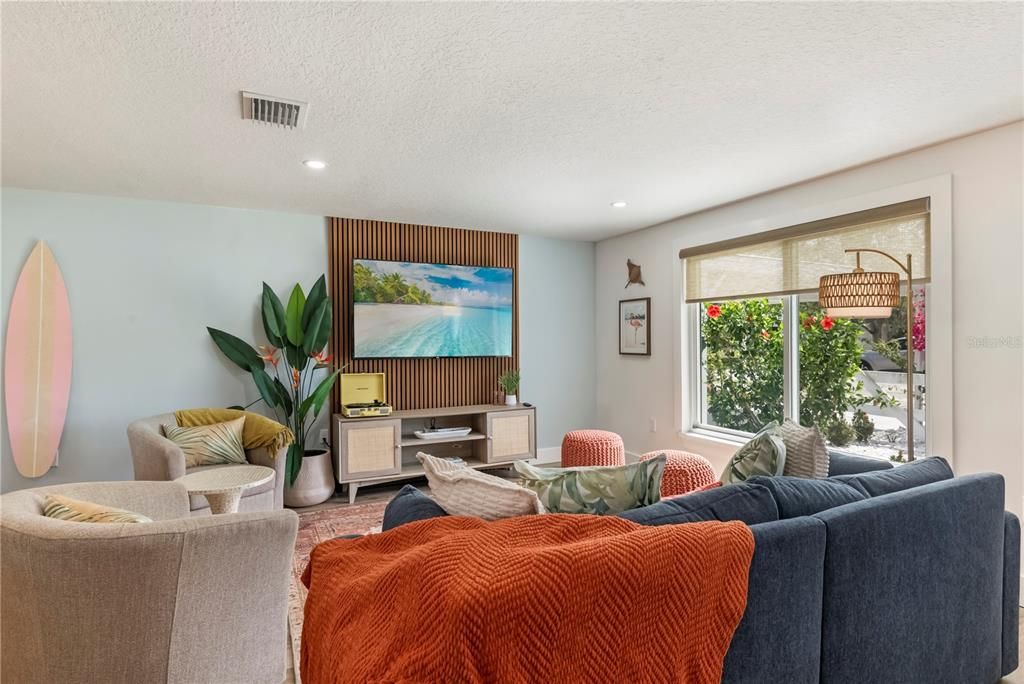 For Sale: $524,900 (3 beds, 2 baths, 1637 Square Feet)