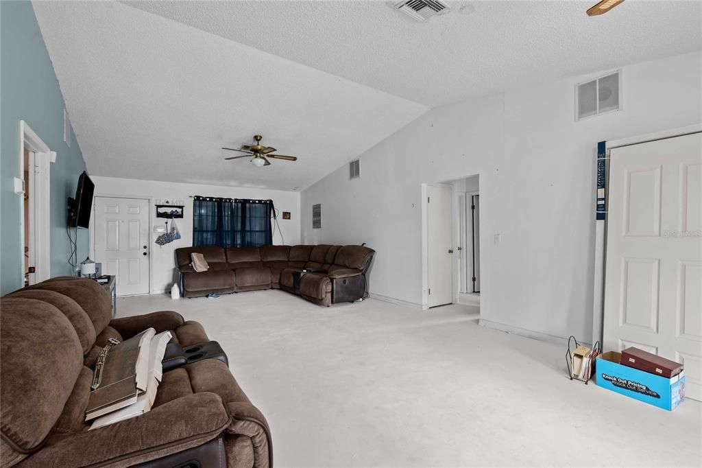 For Sale: $450,000 (4 beds, 3 baths, 2176 Square Feet)