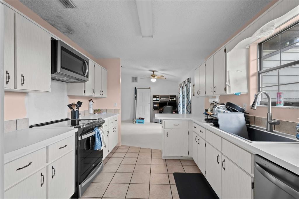 For Sale: $450,000 (4 beds, 3 baths, 2176 Square Feet)