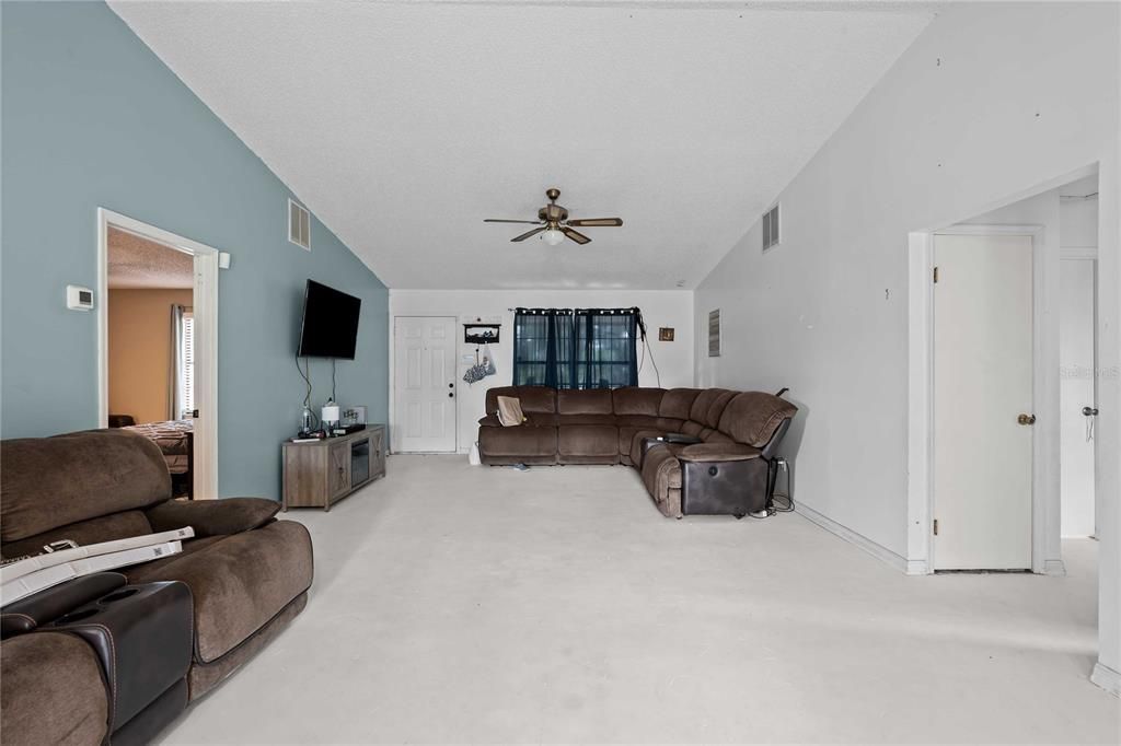 For Sale: $450,000 (4 beds, 3 baths, 2176 Square Feet)